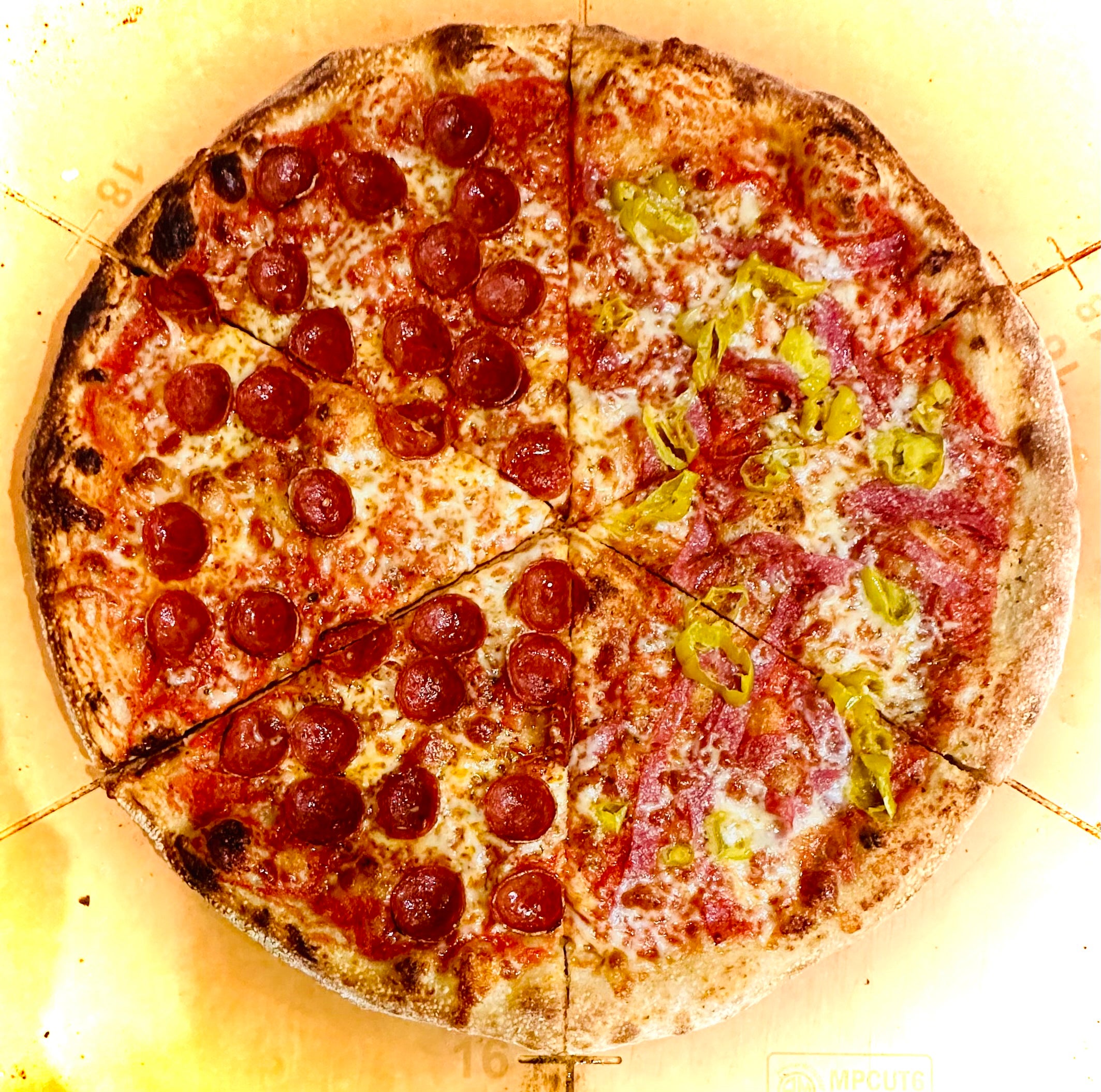1/2 Pepperoni 1/2 Salame Peperoncini